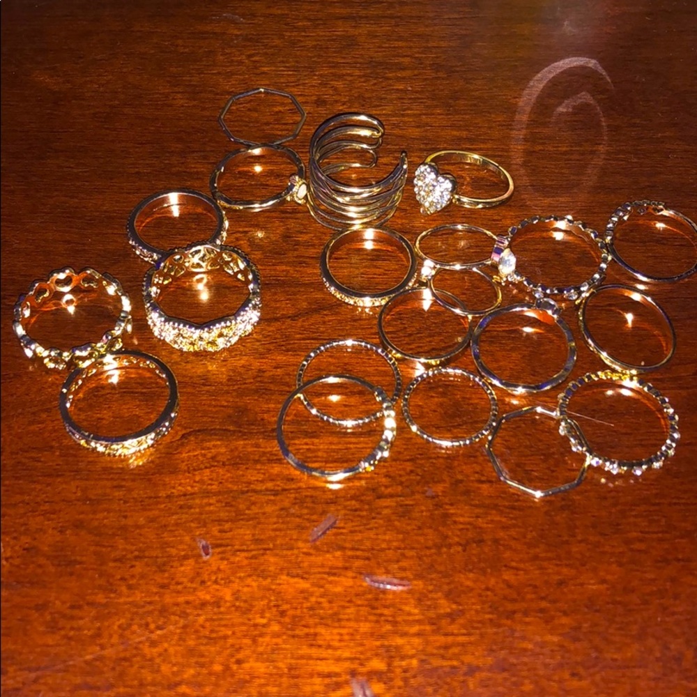 21 Gold tone ring set